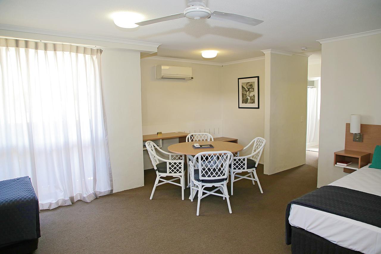 Darcy Arms Hotel Motel Gold Coast Exterior photo